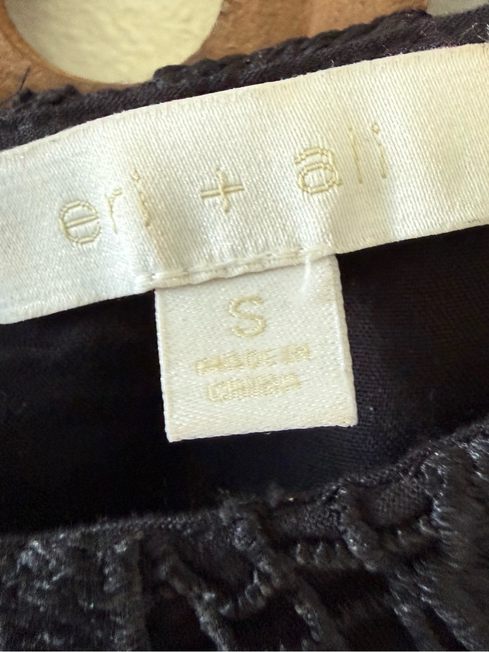 Erin + Ali Black Floral Lace Blouse Size Small - Picture 4 of 7